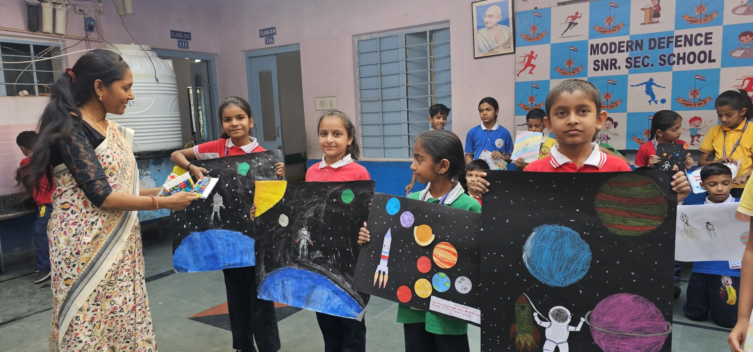 शनिवार को नो बेग डे पर बेडमिनटन और पोस्टर प्रतियोगिता का हुआ आयोजन