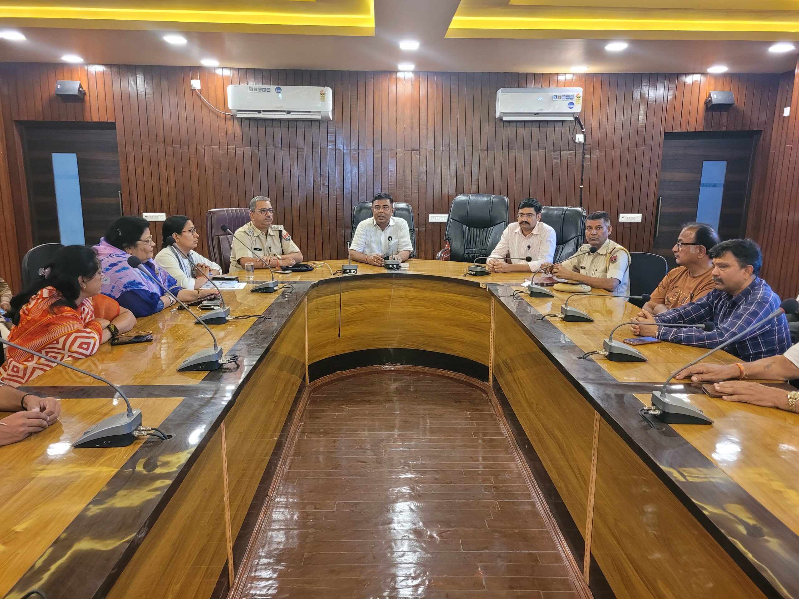 संकट के समय देशहित में आम जन आगे आकर सहयोग करे: उपखंड अधिकारी     – व्यापारियों को सुरक्षा के मद्देनजर साढ़े आठ बजे बाजार बंद करने के निर्देश