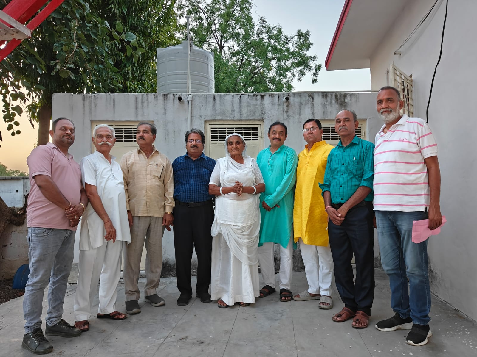 सेवा परमो धर्म संस्था ने लगाया वॉटर कूलर     राहगीरों को तपती गर्मी में दी शीतल जल की सुविधा