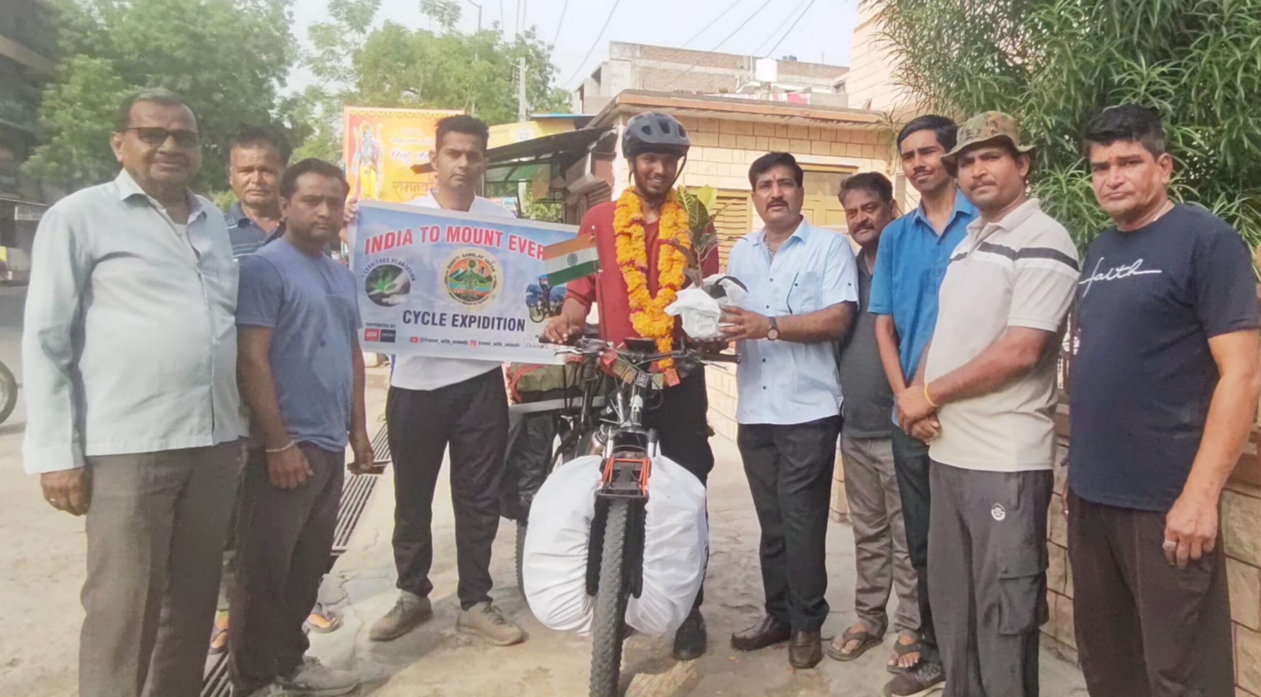 बदलाव करो इससे पहले की प्रकृति हमें बदल दे “माउंटेनियर सुभोध विजय, भारत भ्रमण पर निकले साइकिल यात्री का स्वागत 