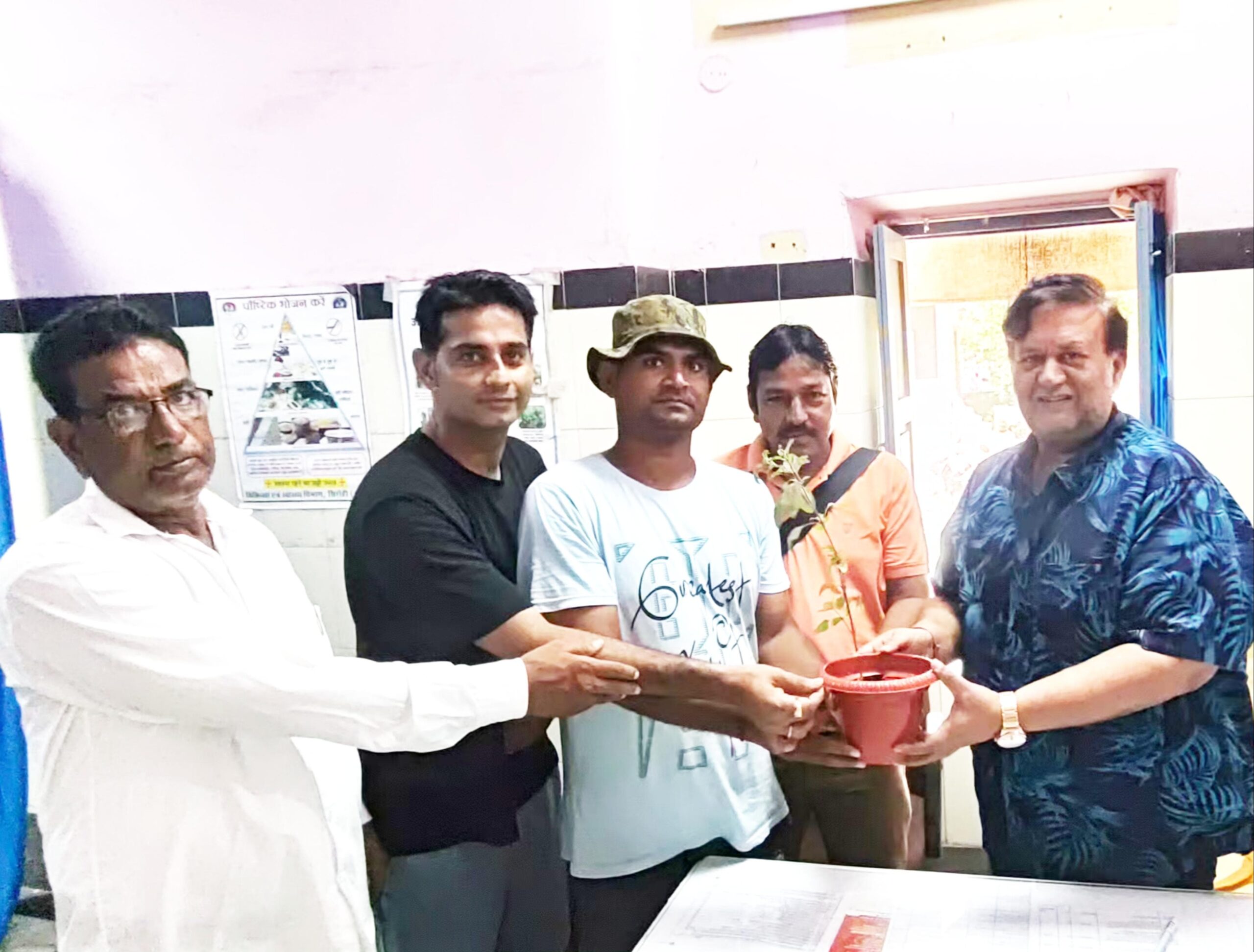 डॉक्टरों का सम्मान,पर्यावरण जागरूकता कि अनुठी पहल डॉ अखिलेश पुरोहित 