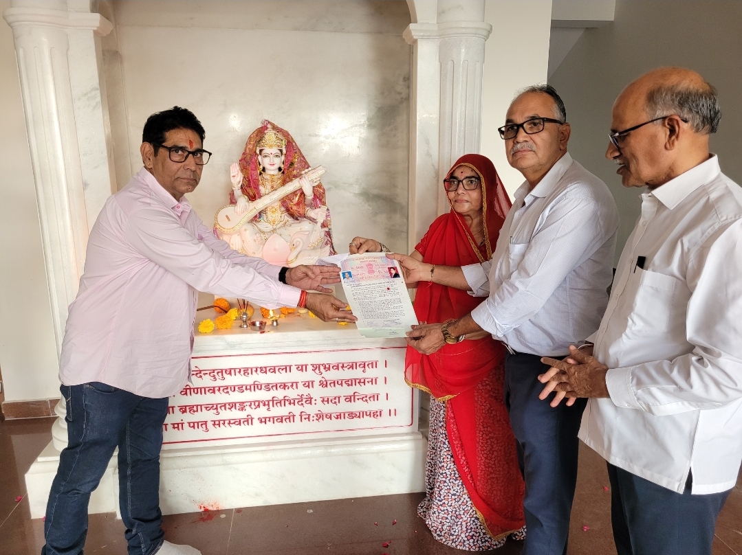 कैलाशनगर के राजकीय महाविद्यालय का नवीन भवन राज्य सरकार को हस्तांतरित  – तत्कालीन सरकार के समय भामाशाह परिवार टोरसो ग्रुप के साथ है हुए करार के आधार पर भवन का कार्य पूर्ण होने के बाद आज हुई गिफ्ट डीड   – महाविद्यालय के नवीन भवन में आज से होगा अध्ययन कार्य शुरू  – भामाशाह परिवार के शंकरलाल टोरसो ने सपत्नीक सरस्वती माता की पूजा अर्चना कर प्राचार्य को सौंपी डीड