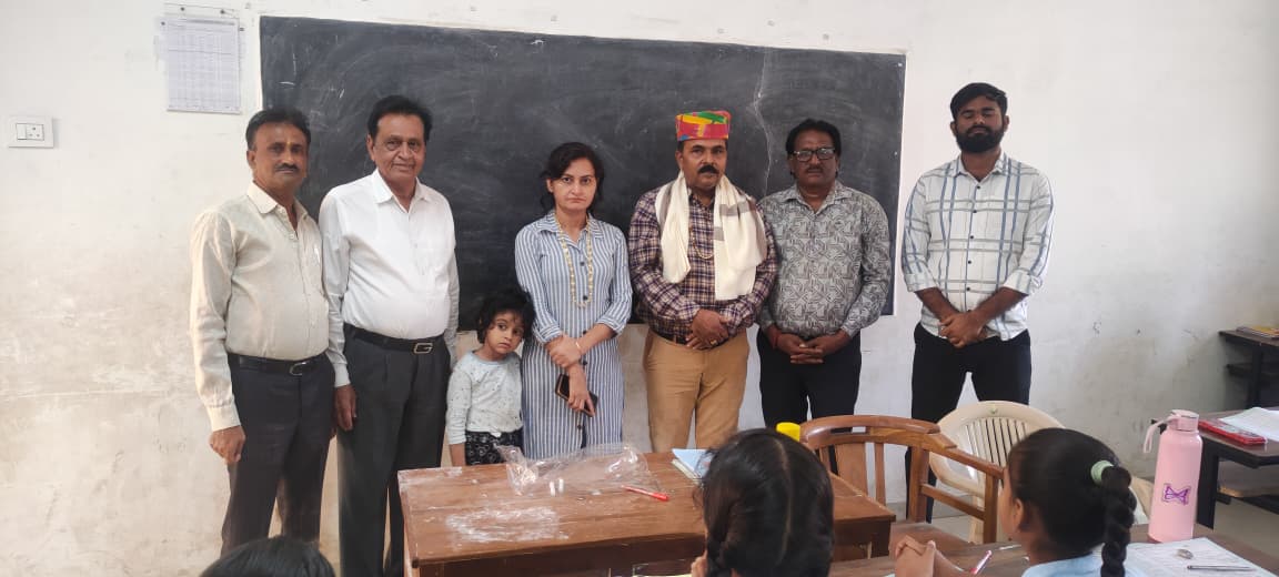 शिक्षक सम्मान प्राप्त शिक्षक नेता धर्मेन्द्र गहलोत का किया सम्मान