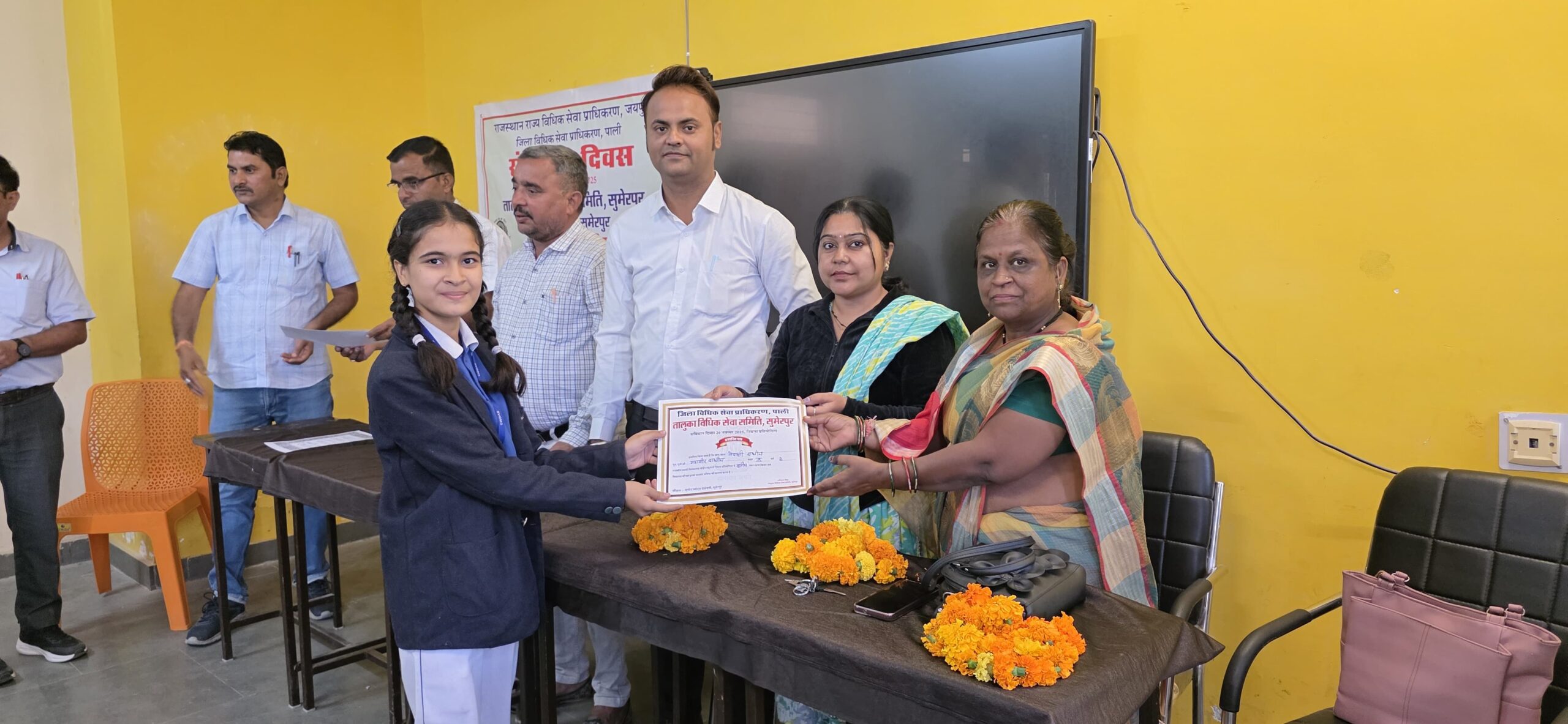 संविधान दिवस पर विधिक जागरूकता शिविर का आयोजन   मौलिक अधिकार,लैंगिक उत्पीड़न,पोक्सो और चाइल्ड एक्ट,लोक कल्याणकारी योजनाओं की दी जानकारी 