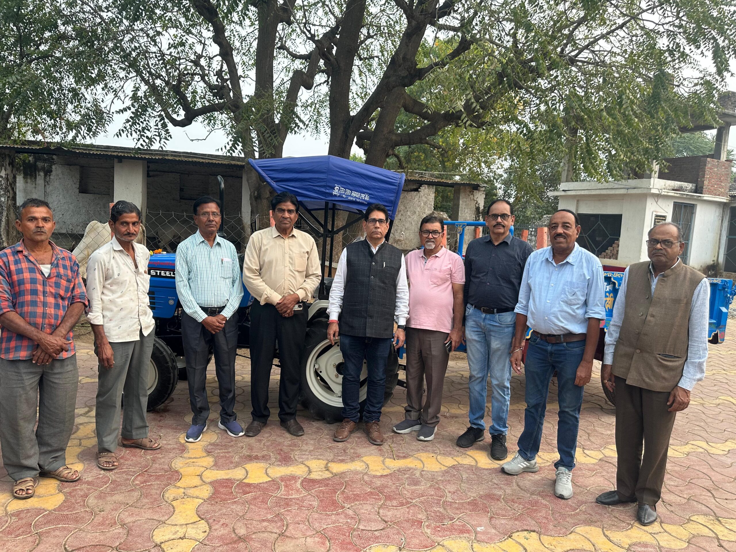 शिवगंज गौशाला मे ट्रैक्टर मय ट्राली भेंट किया