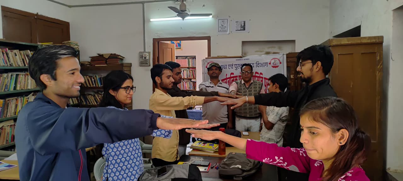 मानव अधिकार दिवस पर पुस्तकालय पाठकों ने ली शपथ 