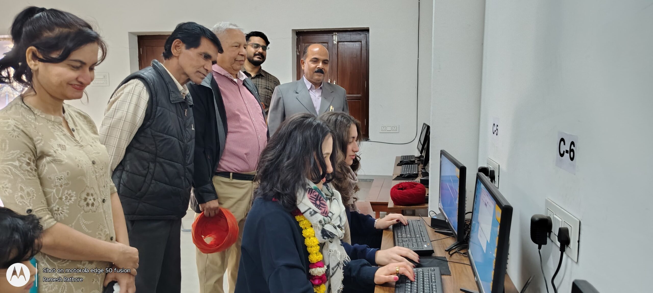 अमेरिका से आए भामाशाह परिवार के सदस्यों ने छात्रों से किया संवाद-संगीता